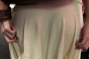 扒开双腿被两个男人玩弄 Porn